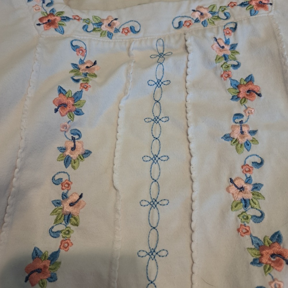 Wms Shenanigans Lg Wht Boatneck Short Sleeve Tee W Heavy Floral Embroidery